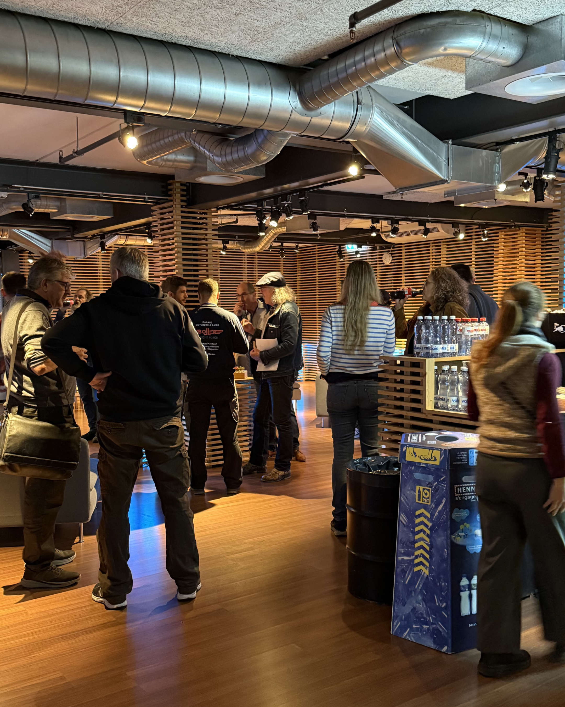 Pre-Opening, leerer Saal mit 13-Meter-LED 4